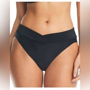 NWT Bar III
Women's V-Waist High-Leg Bikini Bottoms size XL